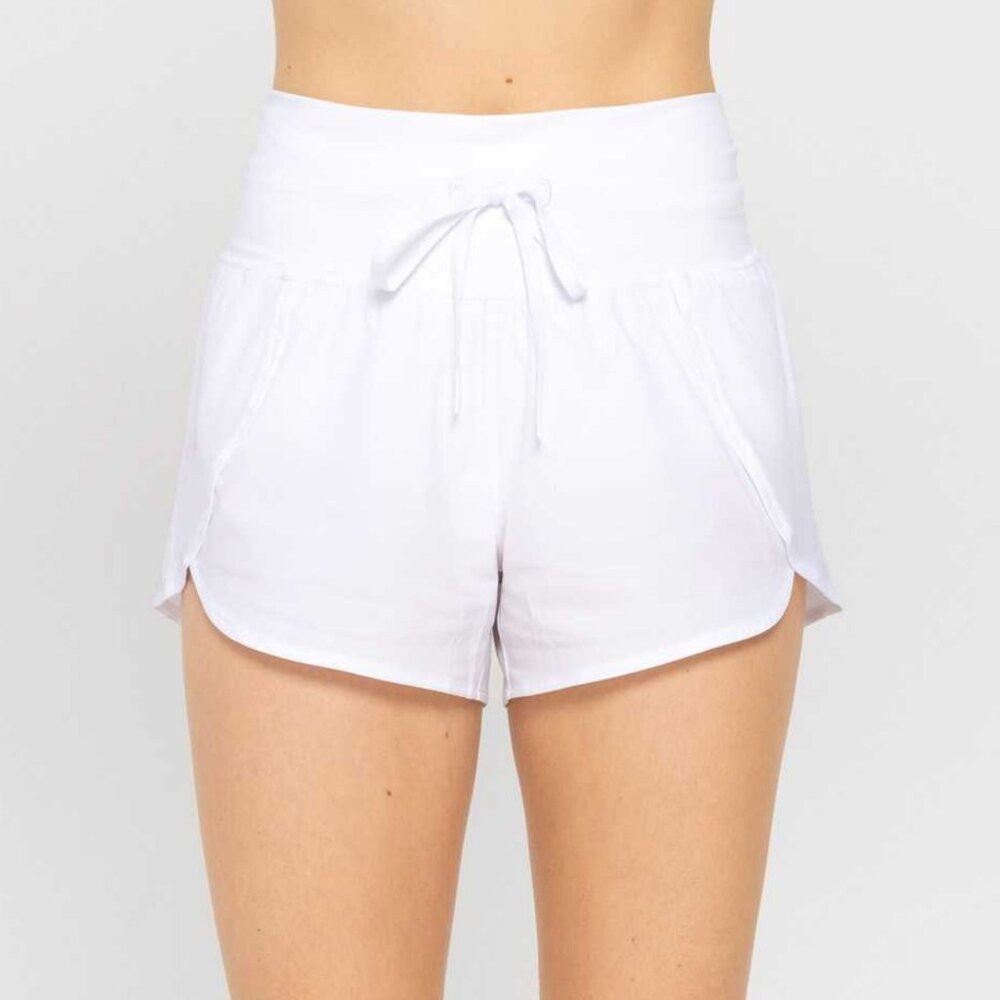 NWT MONO B Manhattan Dolphin Shorts w/ bikini‎ liner in white